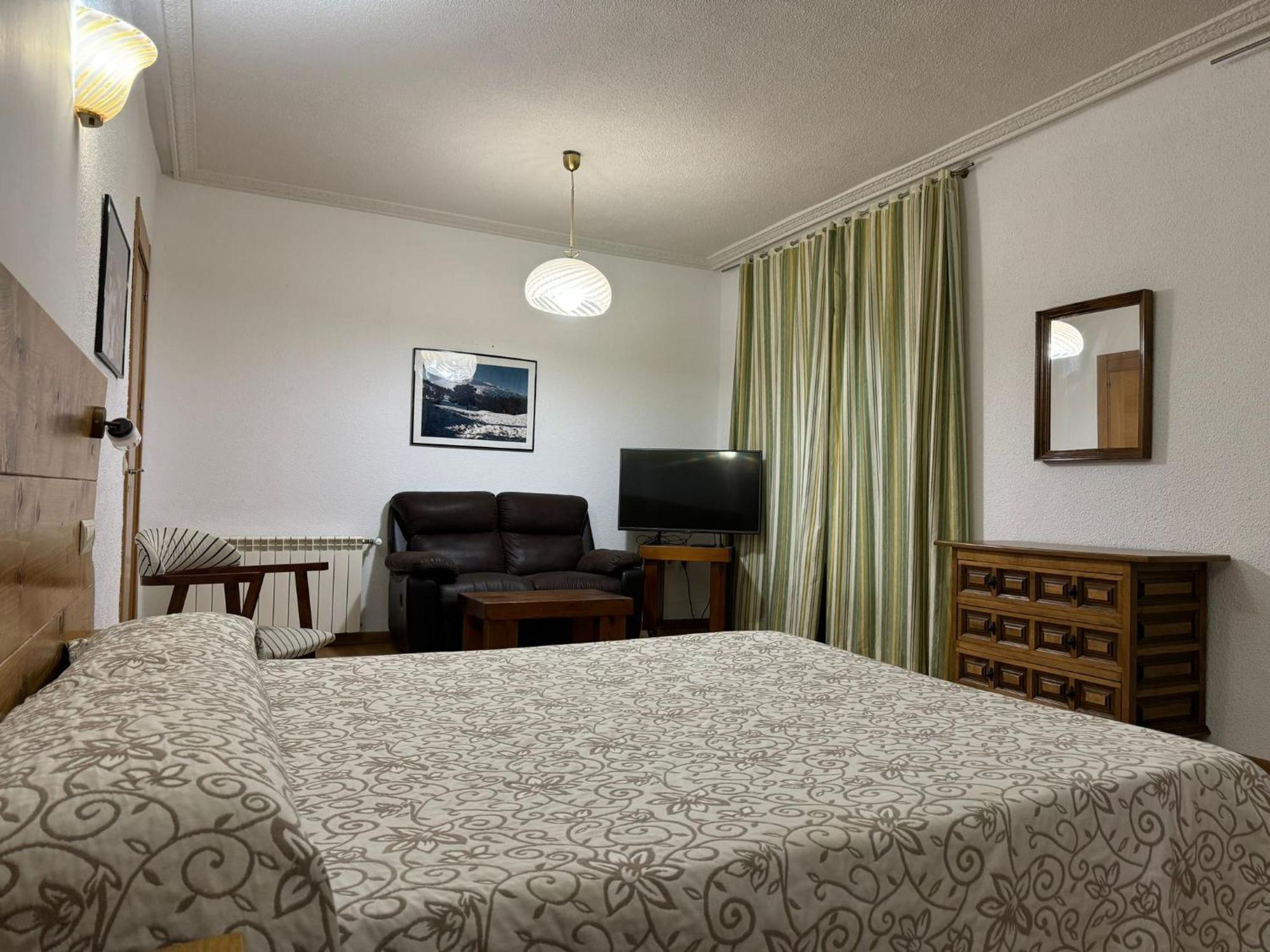 Hostal Aribel Longinos Cercedilla Ngoại thất bức ảnh